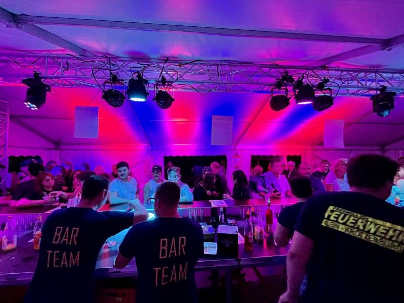 Ausgelassene Stimmung beim Grillfest